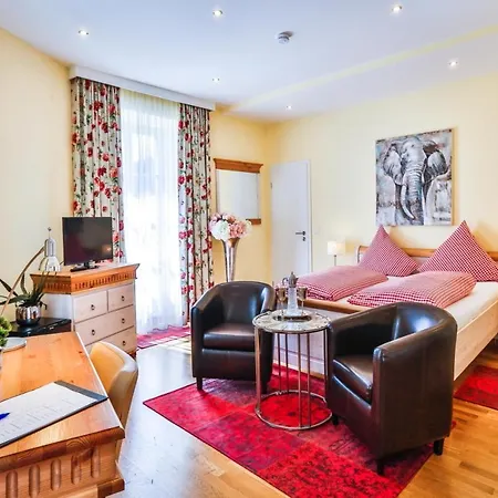 Zum Goldenen Loewen Hotel 3*