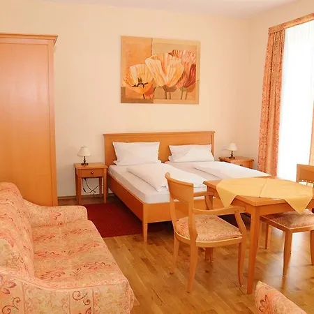 Zum Goldenen Loewen Szálloda 3*